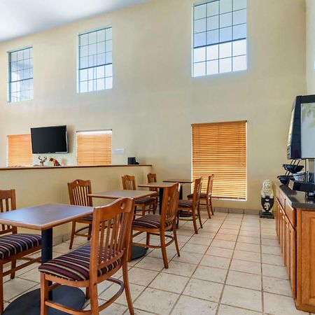 Best Western Executive Inn Hallettsville Bagian luar foto