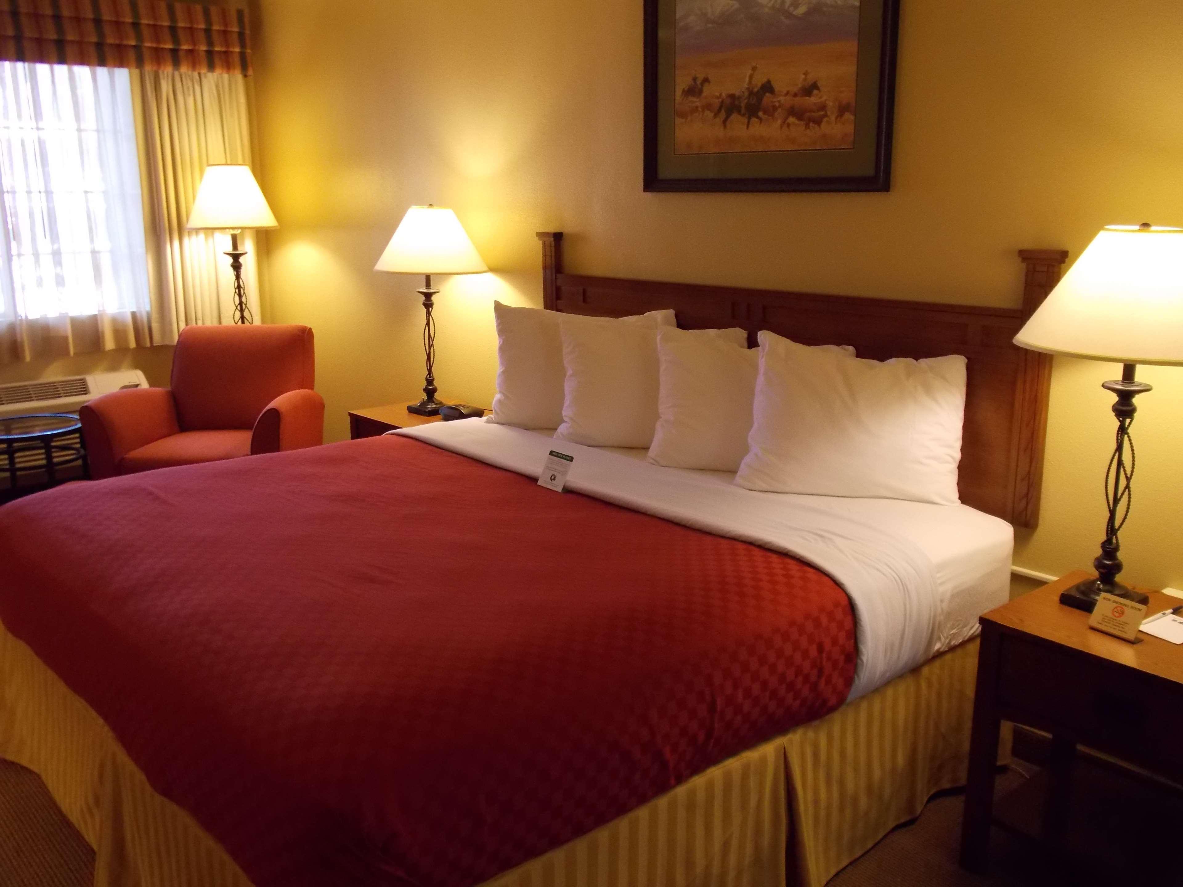 Best Western Executive Inn Hallettsville Bagian luar foto