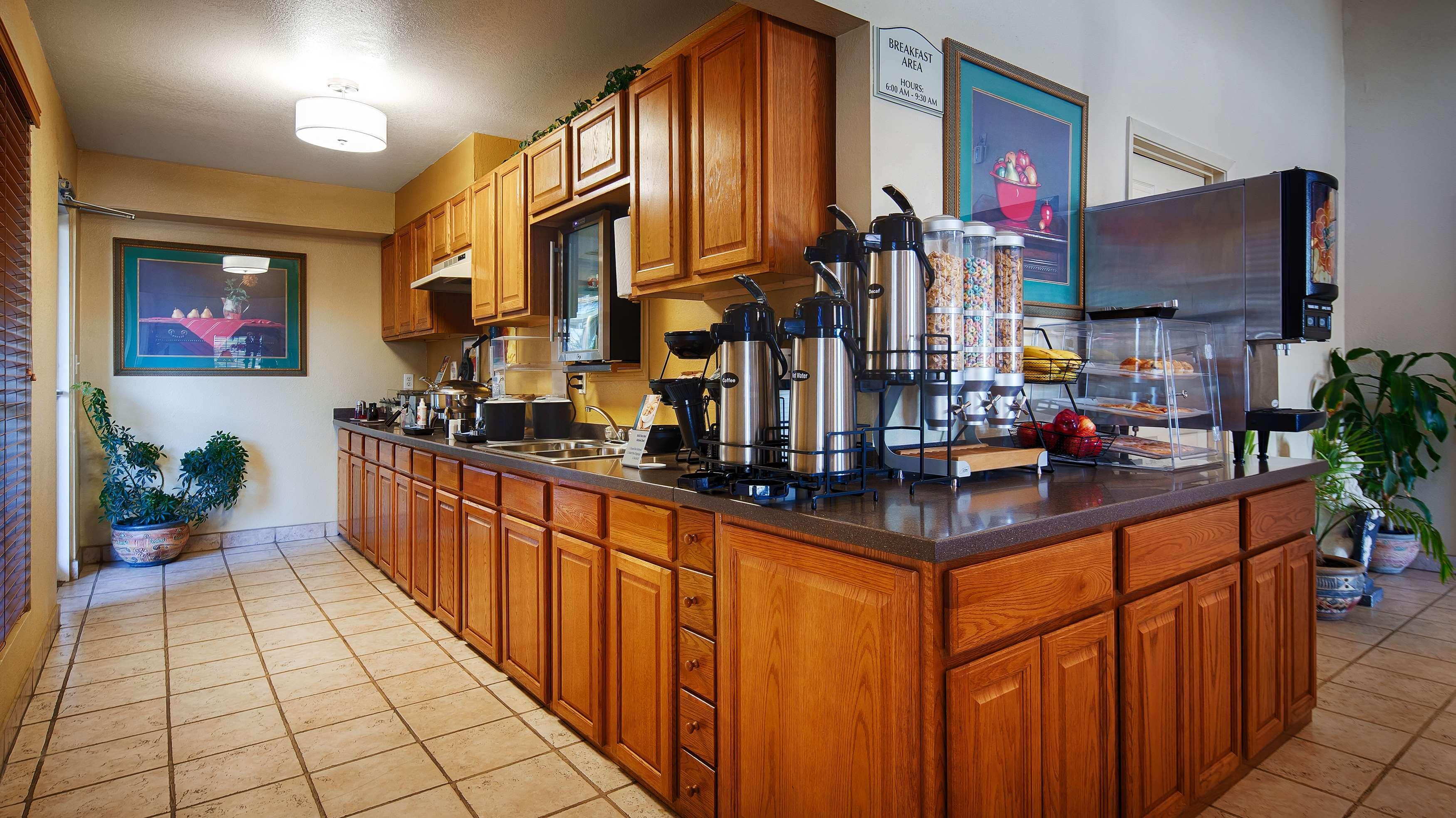 Best Western Executive Inn Hallettsville Bagian luar foto