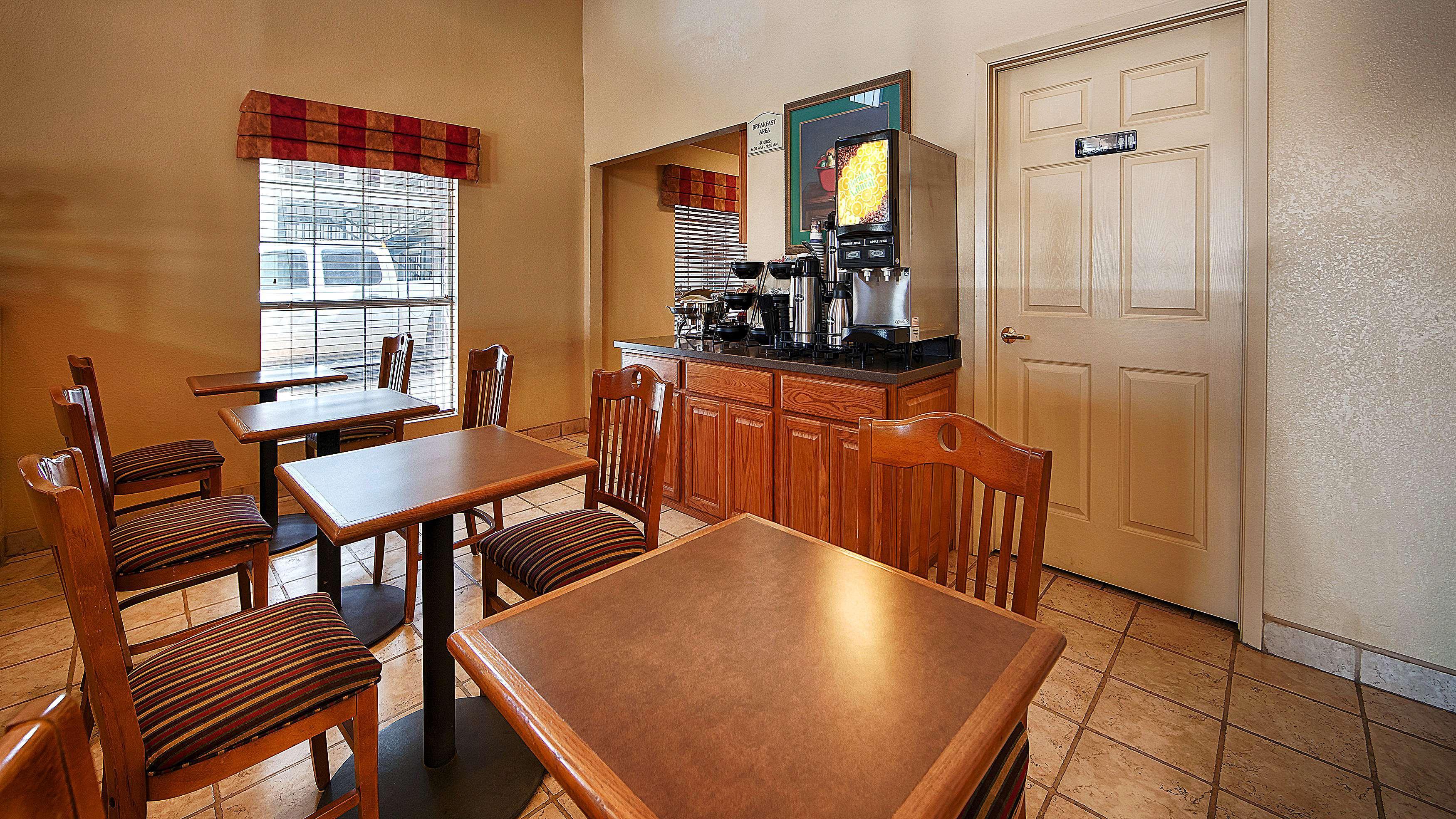 Best Western Executive Inn Hallettsville Bagian luar foto
