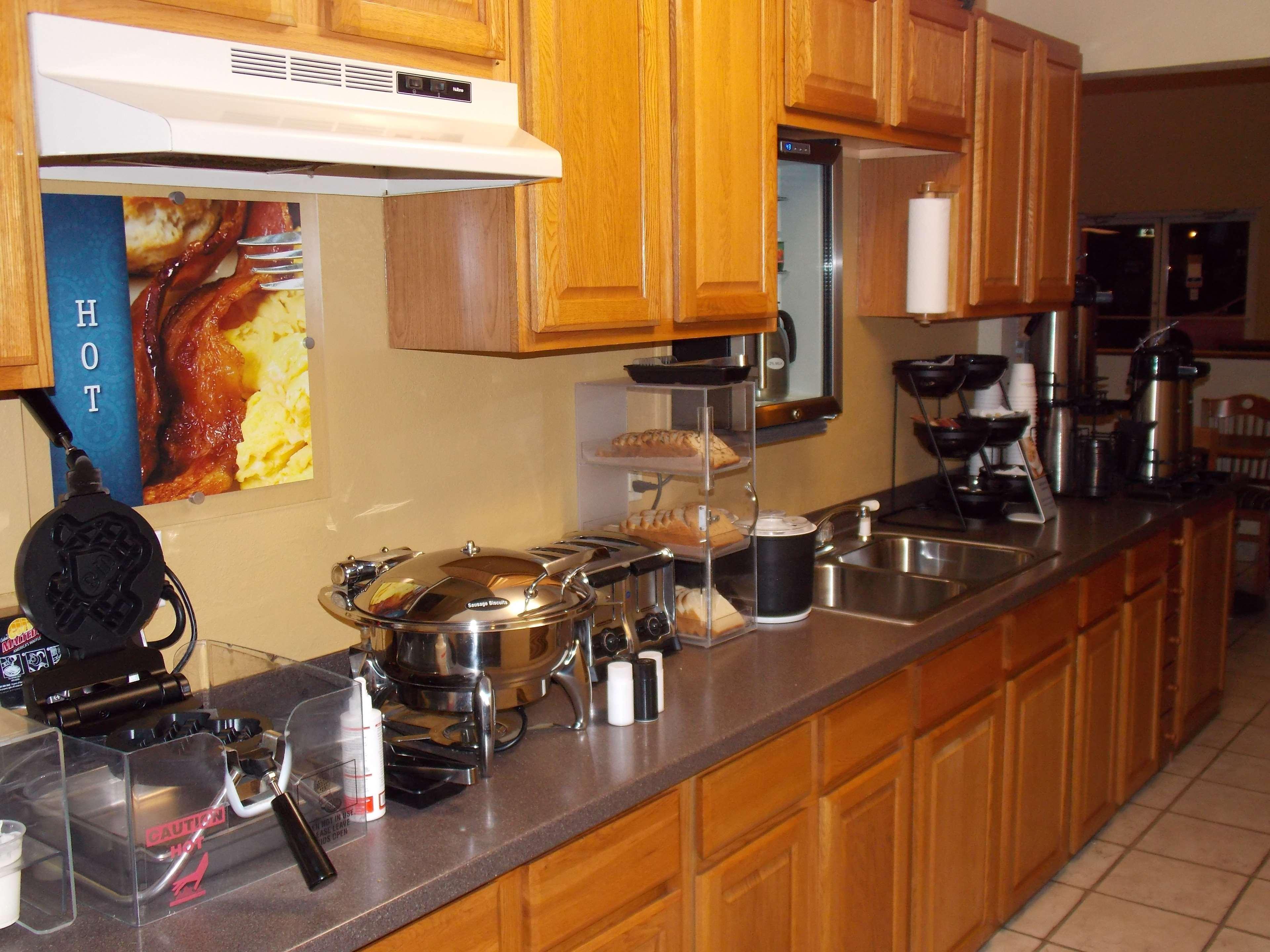 Best Western Executive Inn Hallettsville Bagian luar foto