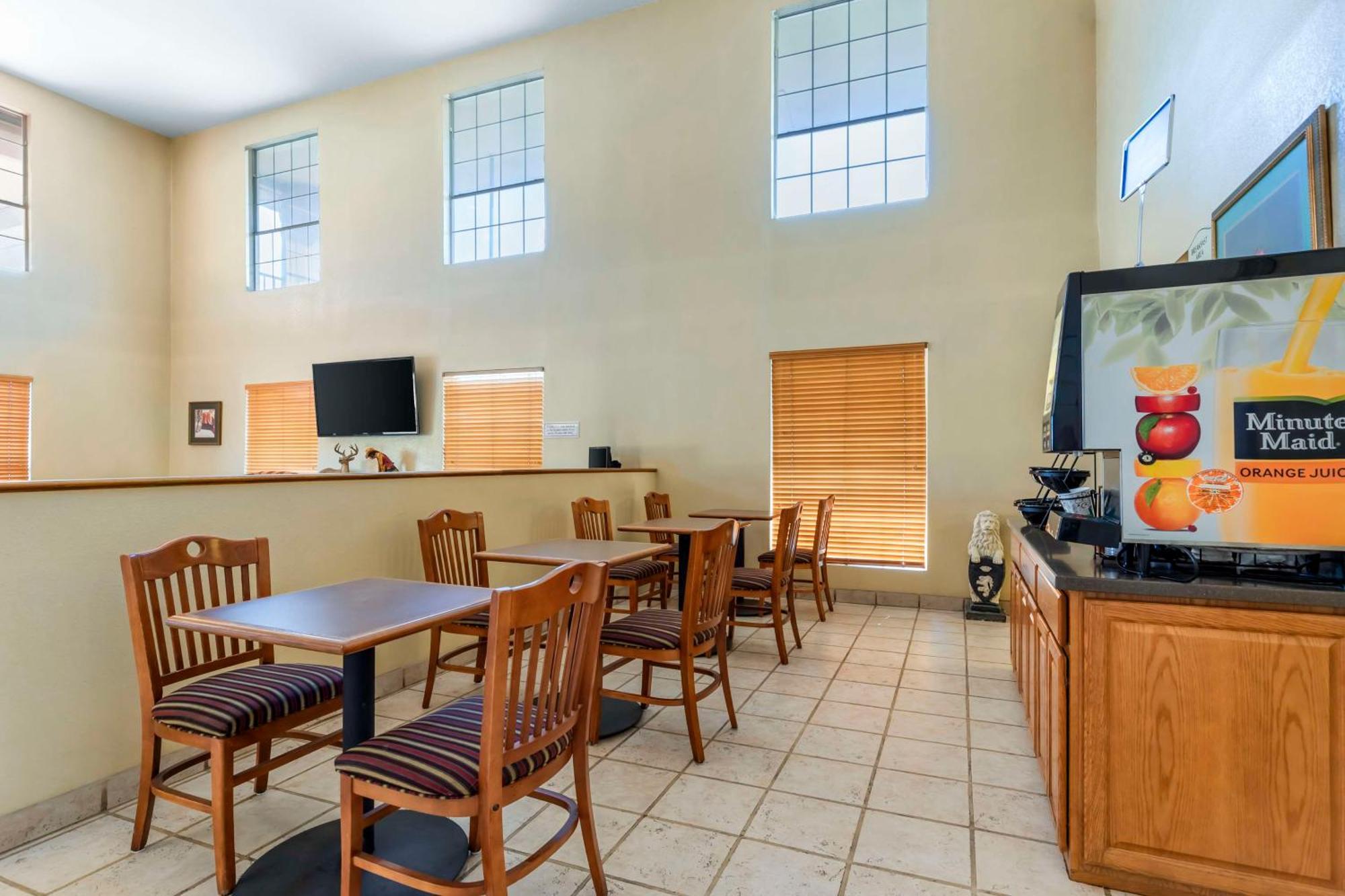 Best Western Executive Inn Hallettsville Bagian luar foto