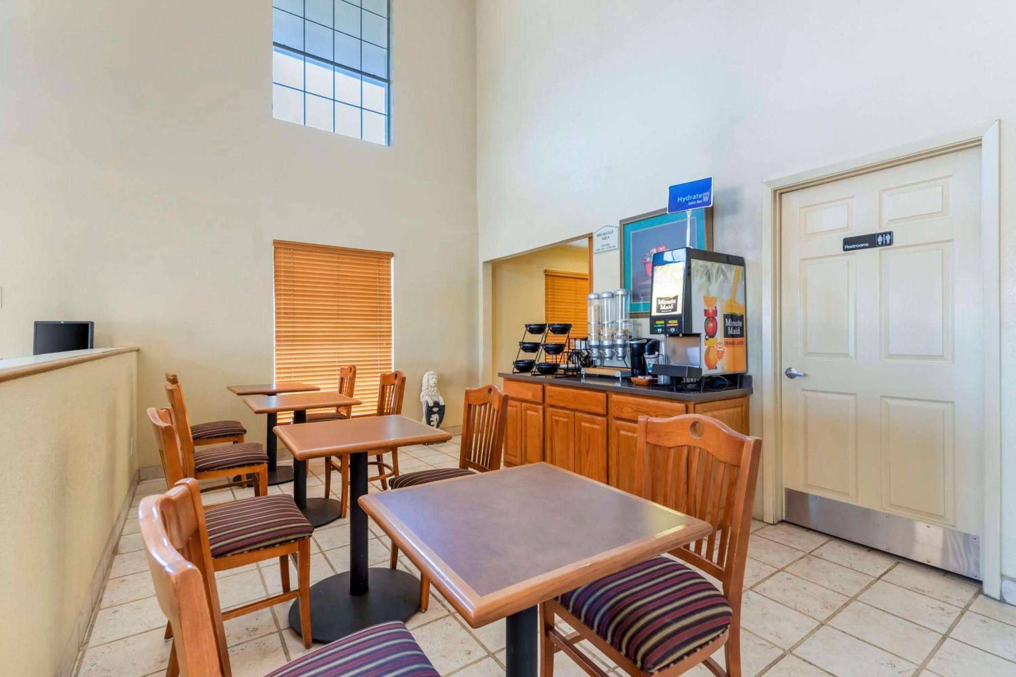 Best Western Executive Inn Hallettsville Bagian luar foto