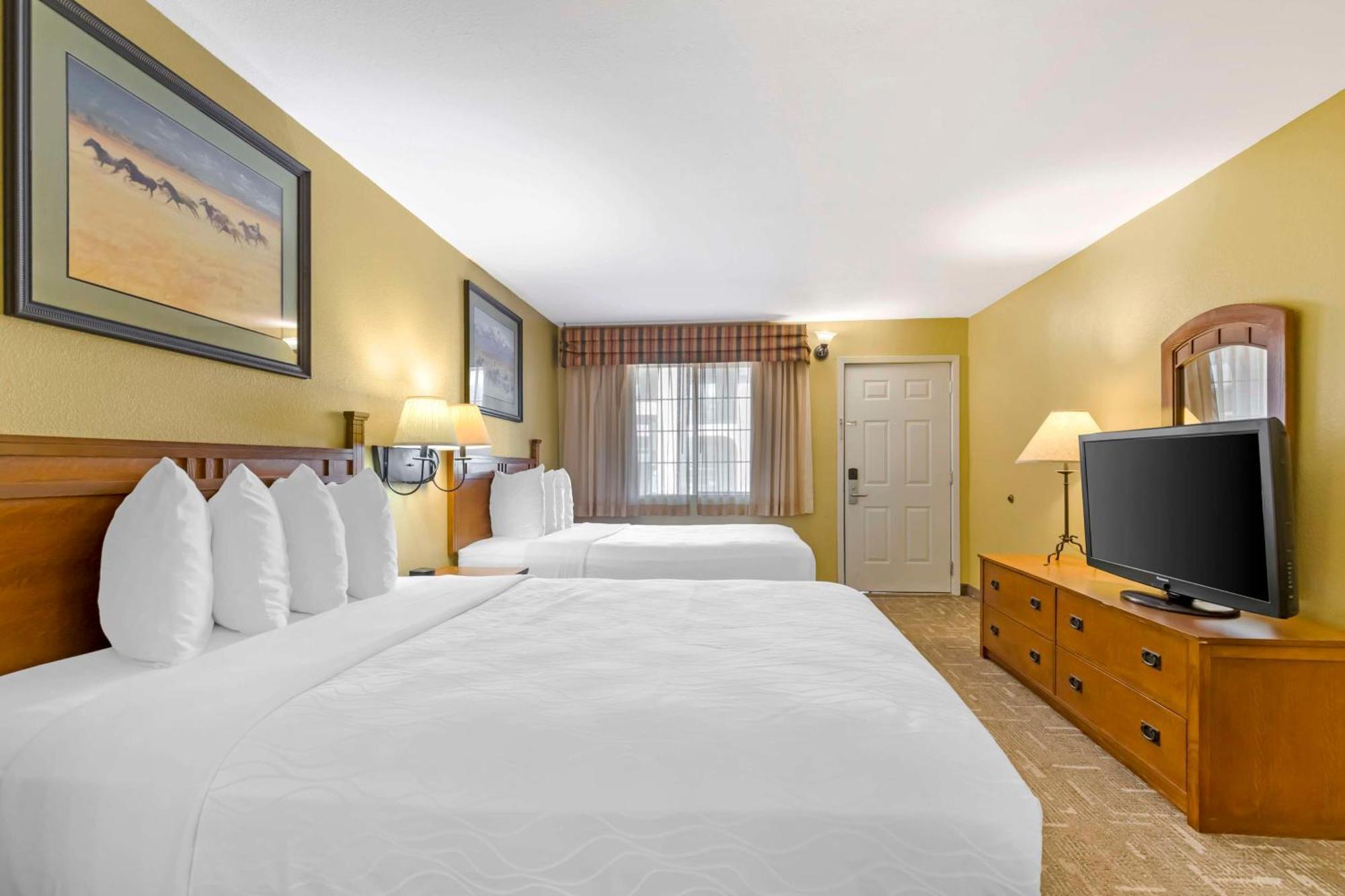 Best Western Executive Inn Hallettsville Bagian luar foto
