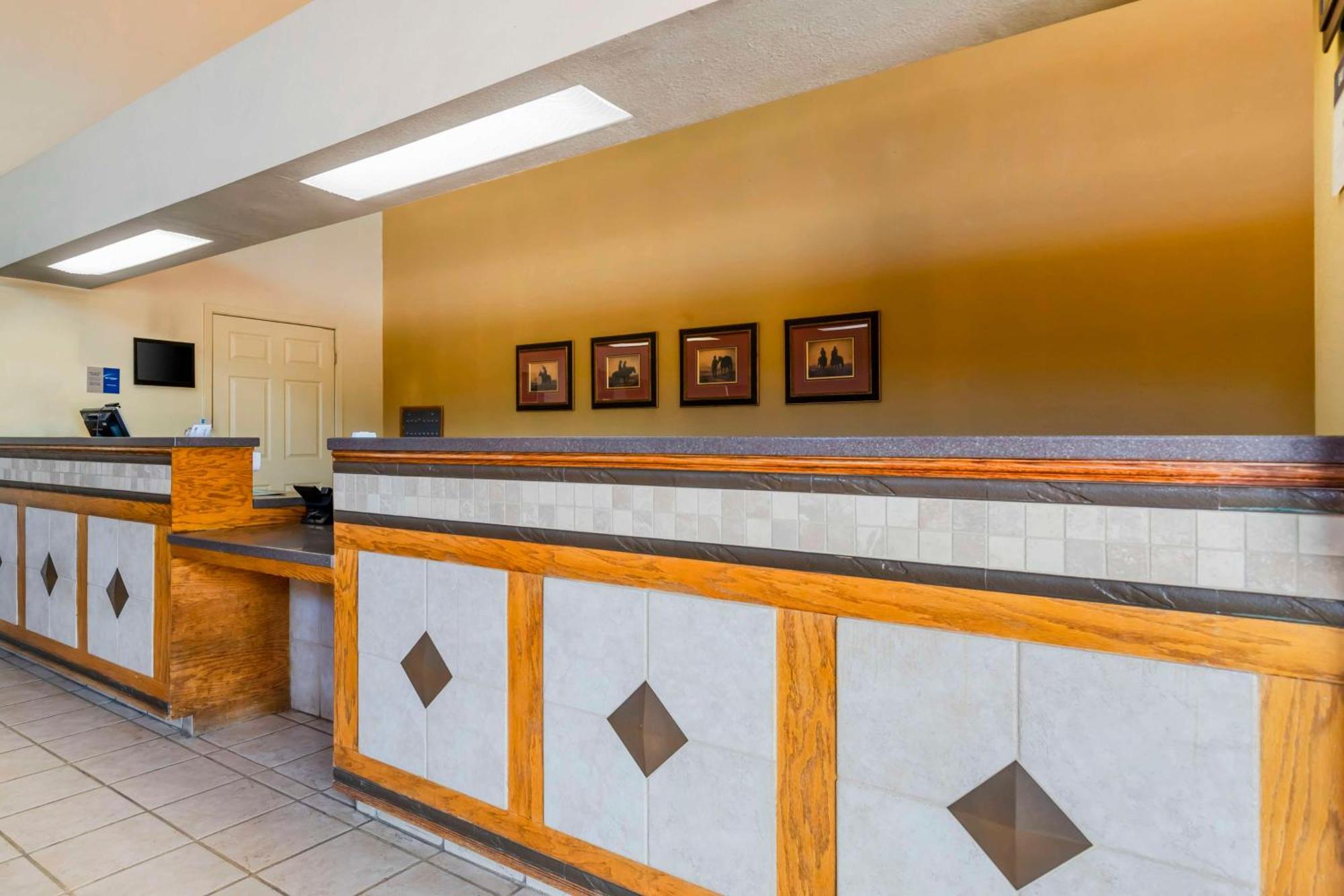 Best Western Executive Inn Hallettsville Bagian luar foto