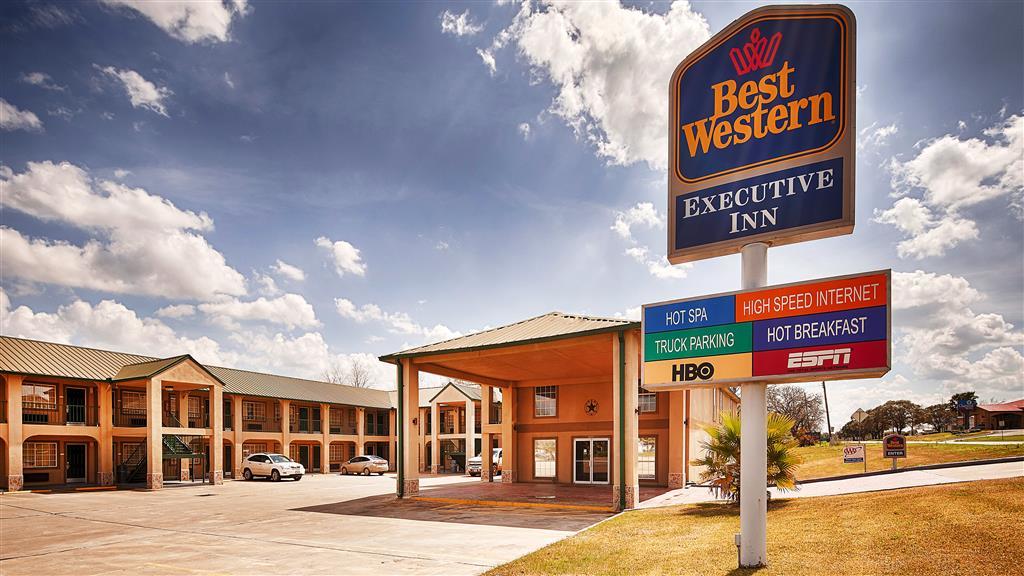 Best Western Executive Inn Hallettsville Bagian luar foto